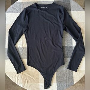 LIKE NEW Abercrombie & Fitch Long-Sleeve Seamless Jersey Crew Bodysuit